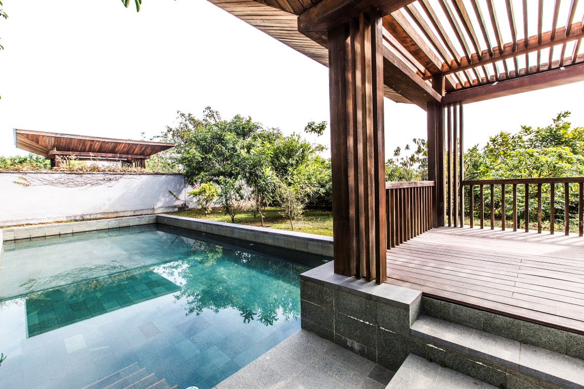Villa swimming pool